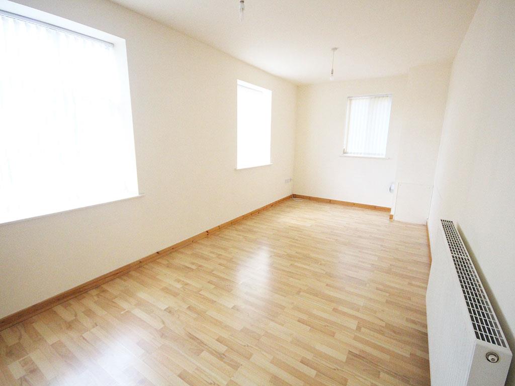 2 bedroom apartment To Let in Colne - IMG_3434.jpg